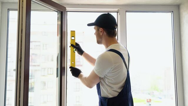 Worker measures of the vertical deviation of pvc windows in hotel