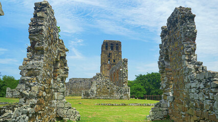 Well-preserved stone ruins of destroyed medieval cathedral in old Panama Viejo - obrazy, fototapety, plakaty