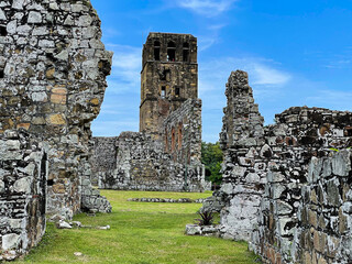 Scenic view with remains of destroyed colonial medieval church in Panama Viejo - obrazy, fototapety, plakaty