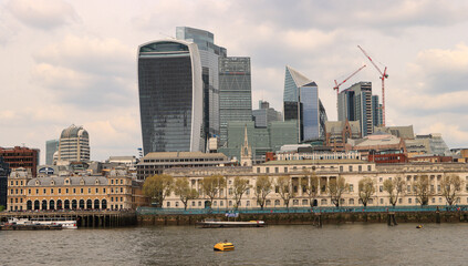 Obraz premium London City Skyline vom Queens Walk
