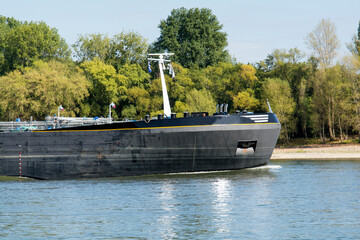 Schiff auf dem Rhein