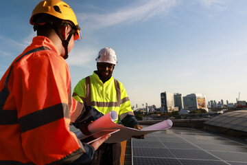 Obraz premium Solar engineer and technician wearing safety uniform working on Solar rooftop of factory, Green and Renewable energy new alternative energy concept