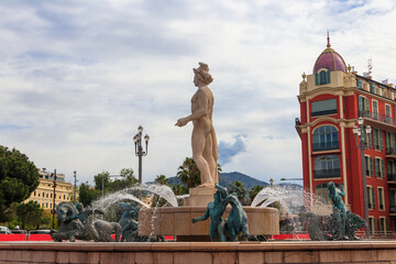 Fototapeta premium Famous Fontaine du Soleil (Fountain of the Sun) in Place Massena in Nice, France