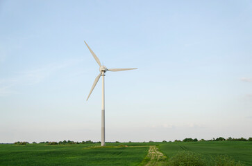 Turbiny wiatrowe - odnawialne źródła energii - wiatraki produkujące zieloną energie