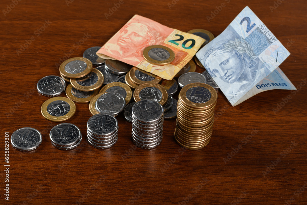 Wall mural stacks of coins in the form of a bar graph with a 20 and a 2 real note on top, brazilian money