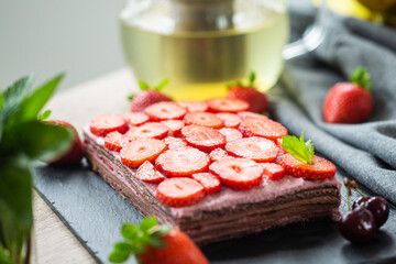 No baked raw cake made with dates, cashews and strawberries