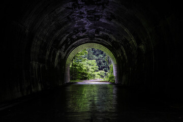 Fototapeta na wymiar 古いトンネル