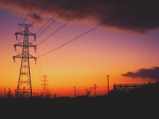 Fototapeta premium 夕焼けと鉄塔