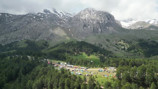 Crowded camping area within the scope of mountaineering activity