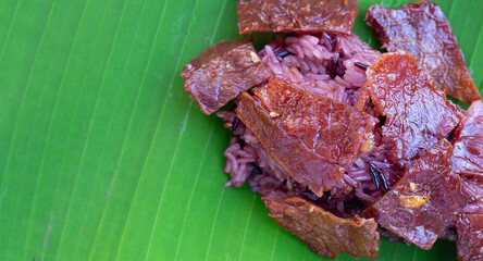 Black sticky rice with fried dried beef