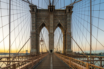 Naklejka na ściany i meble The Brooklyn bridge and lighting lamps early in the morning dawn.