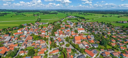 Panorama-Ausblick auf Unterthingau im Ostallgäu aus der Luft
