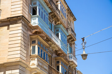 Fototapeta na wymiar Narrow streets with colourful window boxes in Valetta, Malta 