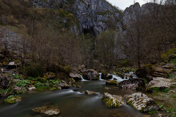 Huda lui Papara cave Sub Piatra
