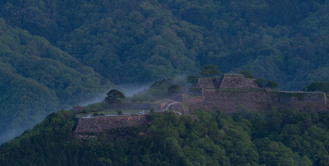 早朝の竹田城跡　兵庫県