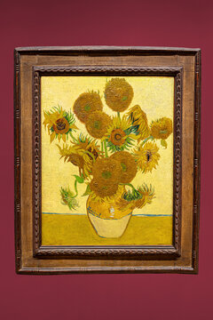 The famous picture bouquet of sunflowers in a vase, still life paintings by the painter Vincent van Gogh, furth version, yellow background, Oil on canvas 92.1 &times; 73 cm in the National Gallery of London