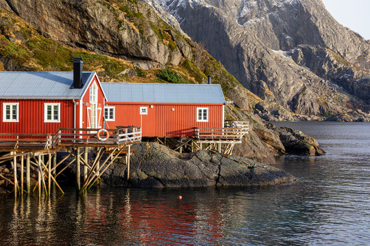 Rorbuer Ferienhaus in Nusfjord auf den Lofoten im Norden von Norwegen