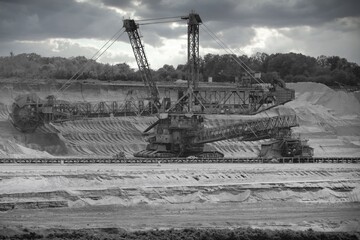 Fototapeta na wymiar Giant excavator int the coal areap