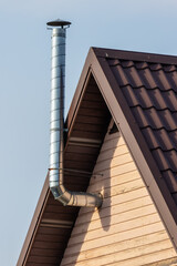 Naklejka premium chimney in the vault of the house against the background of the sky