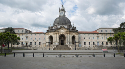 Fototapeta na wymiar Santuario y Basílica de Loiola en Gipuzkoa. País Vasco
