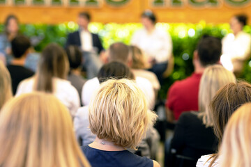 Presentation, workshop, training, news conference, public event, company meeting or round table