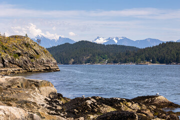 Secret Beach looking to Keats Island and Coast Mountains - Gibsons, BC Canada travel and tourism - obrazy, fototapety, plakaty
