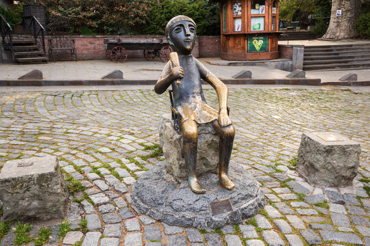 TBILISI, GEORGIA - may 2023 Small Tamada statue on Shardeni Street with lot of clubs, pubs and restaurants in Tbilisi