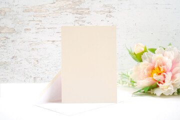 Obraz na płótnie Canvas 5x7 vertical greeting card, party invitation and envelope. Wedding, baby shower, birthday, mother's day stationery product mockup. Shabby chic, modern farmhouse styling.