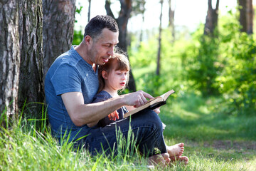 father and child reading the bible