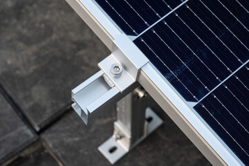Clamp the end of the solar panel on the leveling base.