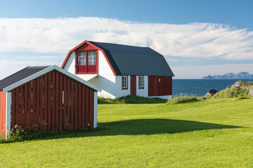 Fototapeta na wymiar Red house in Lofoten Norway