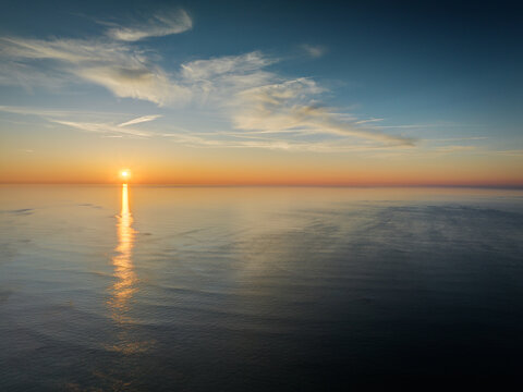 vue aérienne de la mer au coucher du soleil vers Blainville sur mer