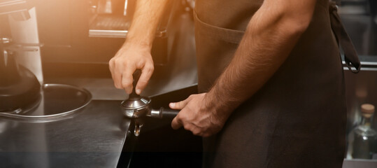 Obraz na płótnie Canvas Barista preparing fresh aromatic coffee in cafe. Banner for design
