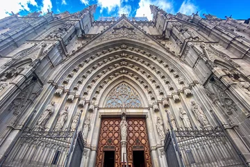 Foto op Plexiglas Upward view of Cathedral de Barcelona, a beautiful Gothic church in Barcelona, Spain © Allen.G