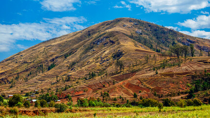 Fototapeta premium Paysage montagneux des hautes-terres de Madagascar