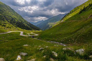 Fototapeta na wymiar The carpathian mountains with the winding transfaragasan road