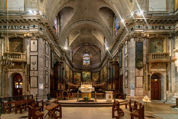Fototapeta na wymiar Interior of Basilica of Notre-Dame des Victoires church, Paris, France
