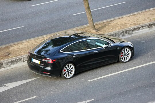 Electric car in black color from the manufacturer Tesla model S