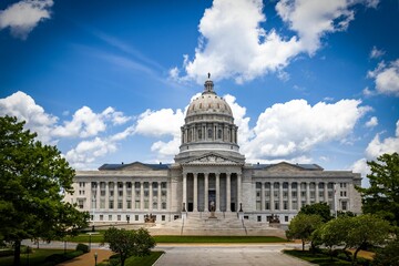 Naklejka premium Low-angle view of Missouri State Capitol in Jefferson, USA