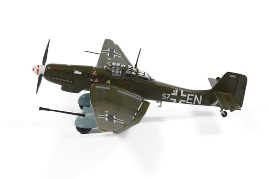 Junkers Ju 87G-2 Tank Buster. 10. (Pz) St.G 3, Jakobstadt, Lettland July.1944. Plastic 1:72 scale model from Revell (04692)