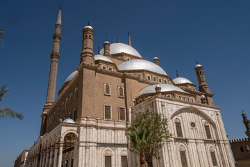 Fachada de la Mezquita de Cristal en la antigua ciudadela de El Cairo, Egipto