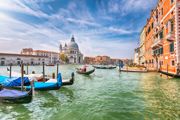Fototapeta na wymiar Fabulous morning cityscape of Venice with famous Canal Grande and Basilica di Santa Maria della Salute church.