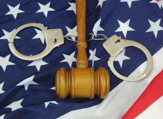 USA flag with judge gavel and handcuffs. Crimes and punishing in US. - obrazy, fototapety, plakaty