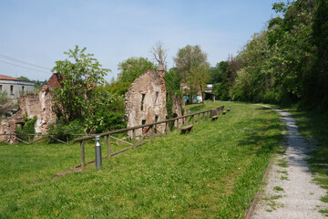Obraz premium Cycleway along the Olona valley, Italy