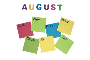 Plan tygodnia na miesiąc sierpień na kolorowych samoprzylepnych kartkach na ścianie. Puste kartki bez tła. - obrazy, fototapety, plakaty