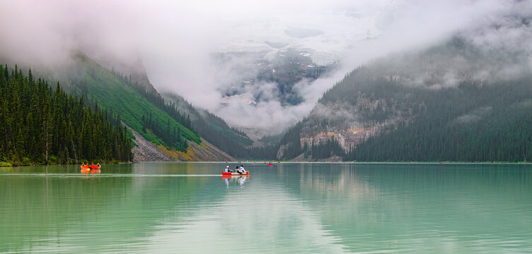 lake louise reflection on water