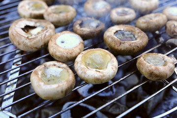Cooking champignons on grill