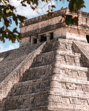 Close up of the Temple of Kukulkan: the largest pyramid in Chichen Itz&aacute;.