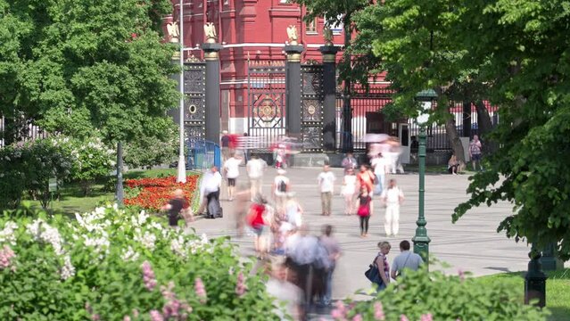 View of entrance gates to the Alexander's garden at summer timelapse. Popular touristic landmark by the Moscow Kremlin, Russia timelapse