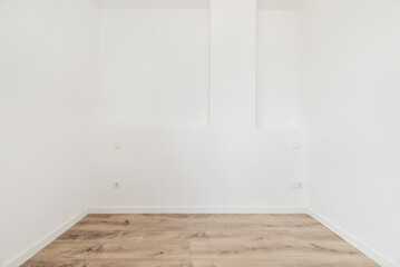 Fototapeta na wymiar An empty bedroom with, white sockets on the wall, wooden floors